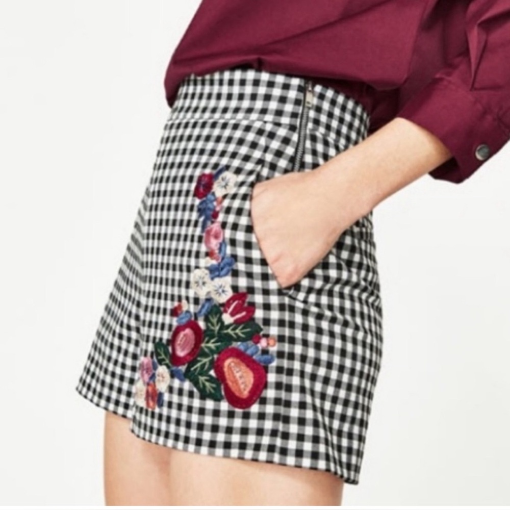 ZARA WOMEN Gingham Check High Embroidered Rise Shorts - Picture 6 of 7